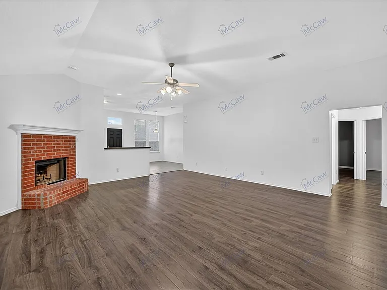 342 Leisure Ln — Photo 3