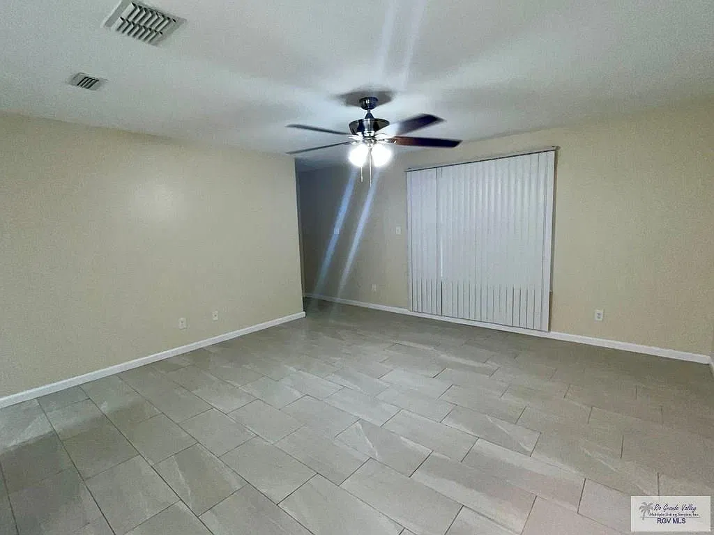 2 bed, 2.5 bath, 1100 sqft, $1,000 — Photo 4