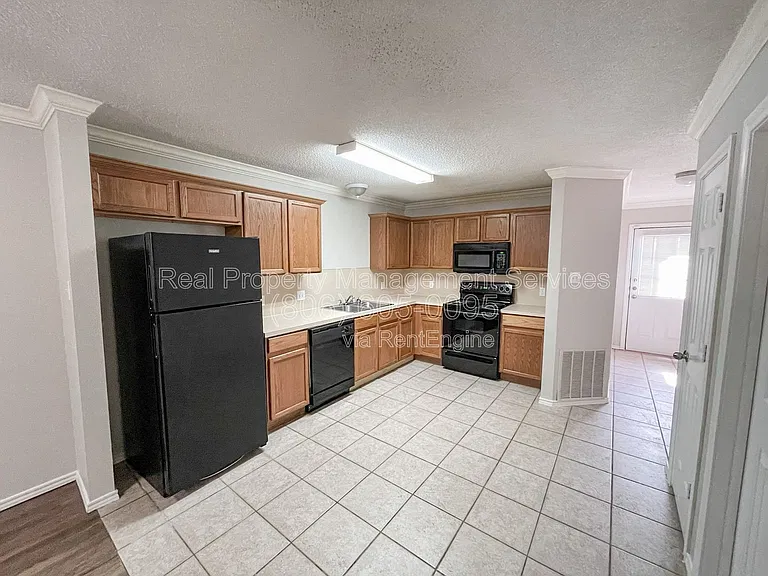621 N Elkhart Ave #B — Photo 4