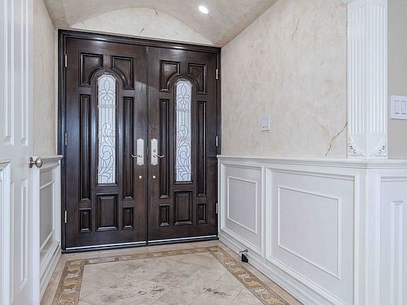 2nd image of 1122 S Peregrine Pl