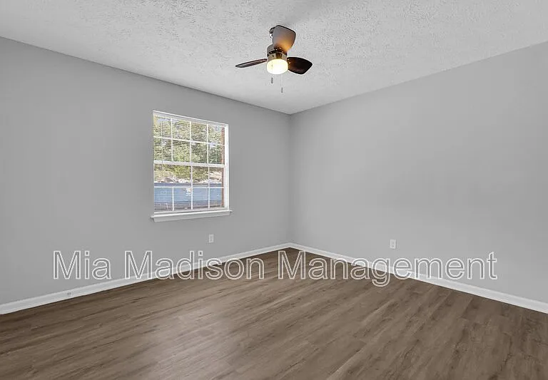 111 E Mell St #7 — Photo 10