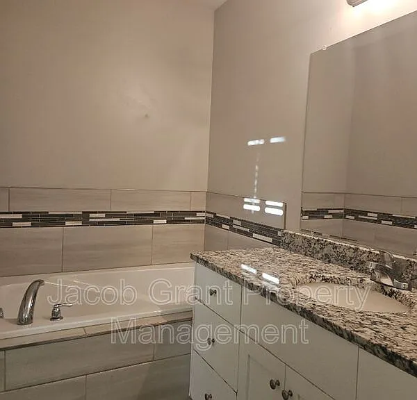 2825 N Sunlight Dr — Photo 10