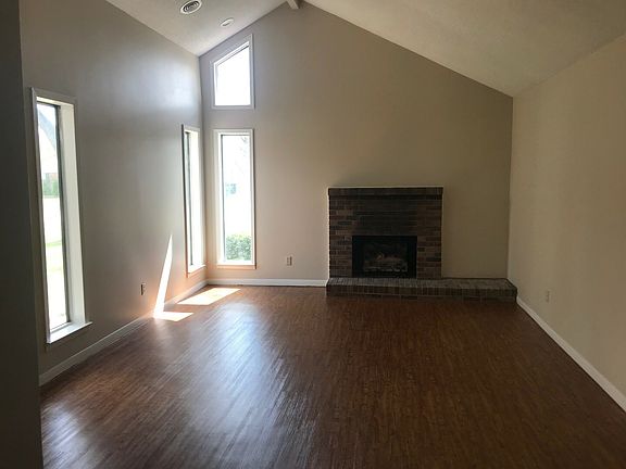 2nd image of 808 Melody Ln