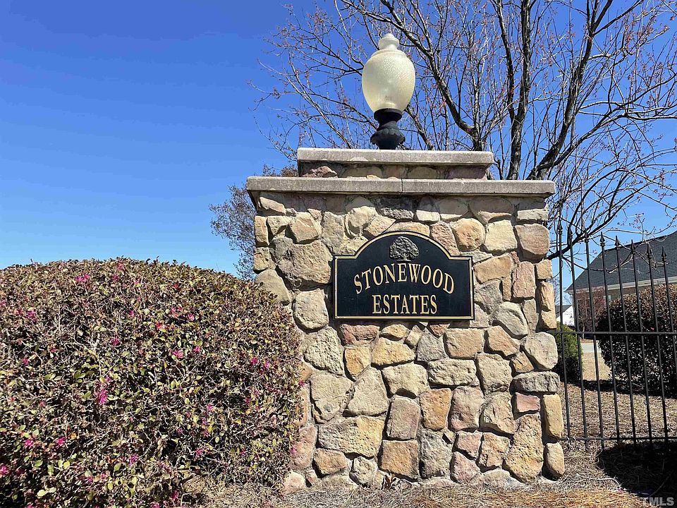 2nd image of 210 Stonewood Dr
