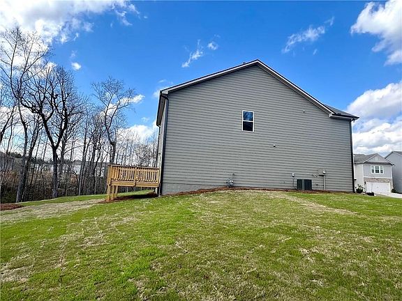 3rd image of 114 Auburn Crossing Way