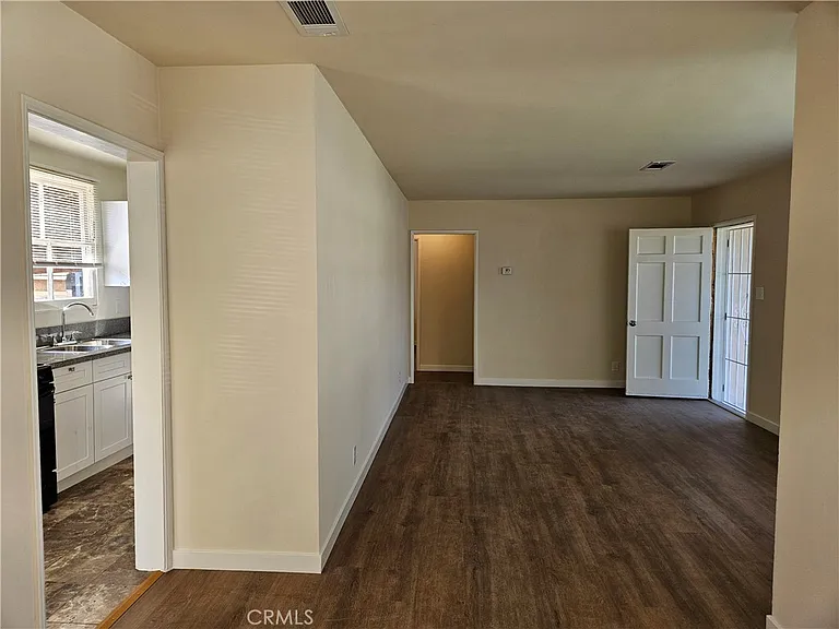 6907 White Oak Ave — Photo 9