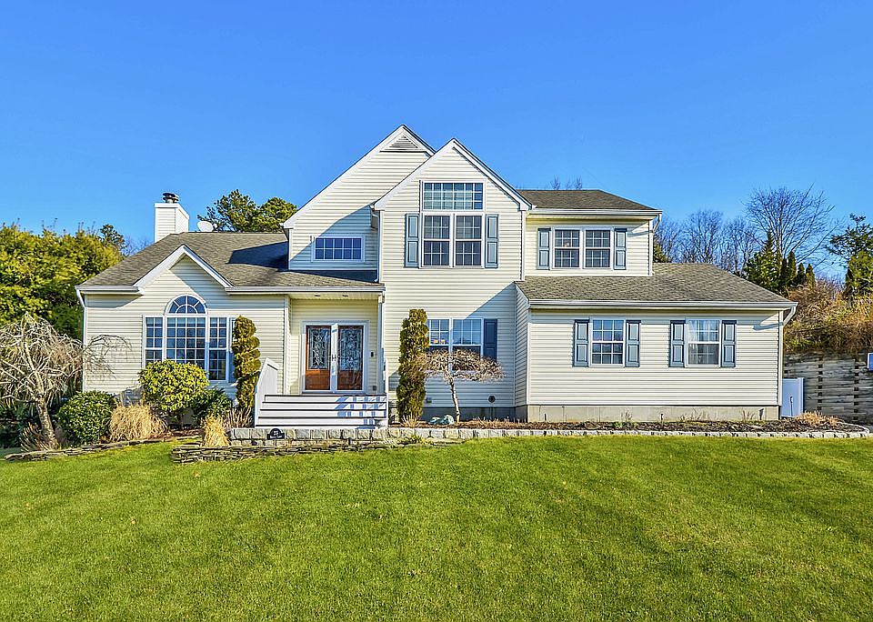 1st image of 23 Bailey Ln