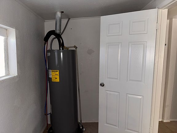 3rd image of 1021 N Beverly Dr