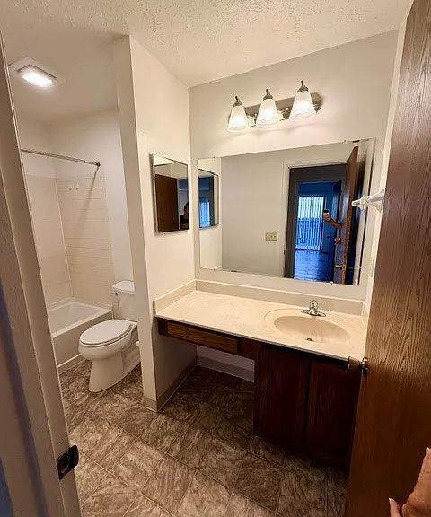 2176 Hedgerow Rd #C — Photo 8