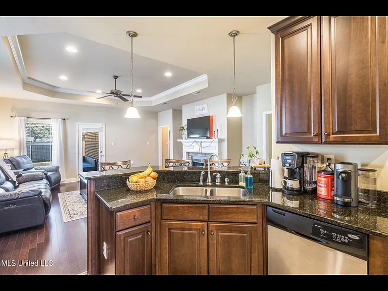 13736 Fieldcrest Way — Photo 5