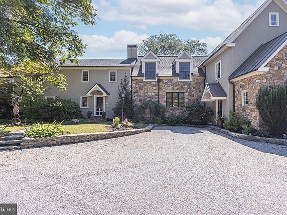 5th image of 5025 Anderson Rd