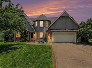 1056 NW High Point Dr, Lees Summit, MO 64081