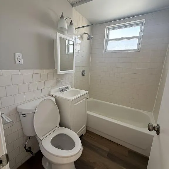 225 Davis St — Photo 2