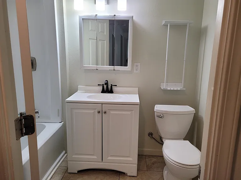 2180 Roosevelt Blvd — Photo 10