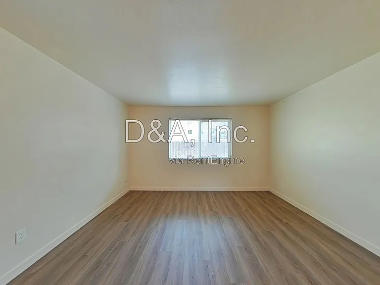 113 NW 11th St #100 — Photo 3