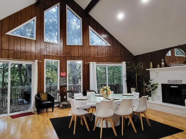 125 Edinburgh Rd, Bushkill, PA 18324