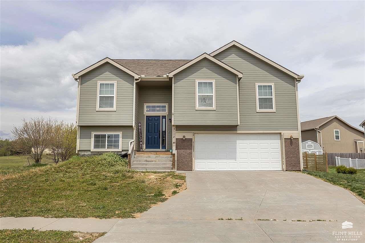 3112 Oakwood Dr, Junction City, KS 66441 MLS 20231805 Zillow