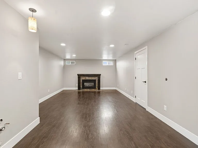 6520 N Sutherlin St — Photo 24