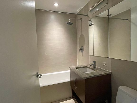 4th image of 505 W 47th St