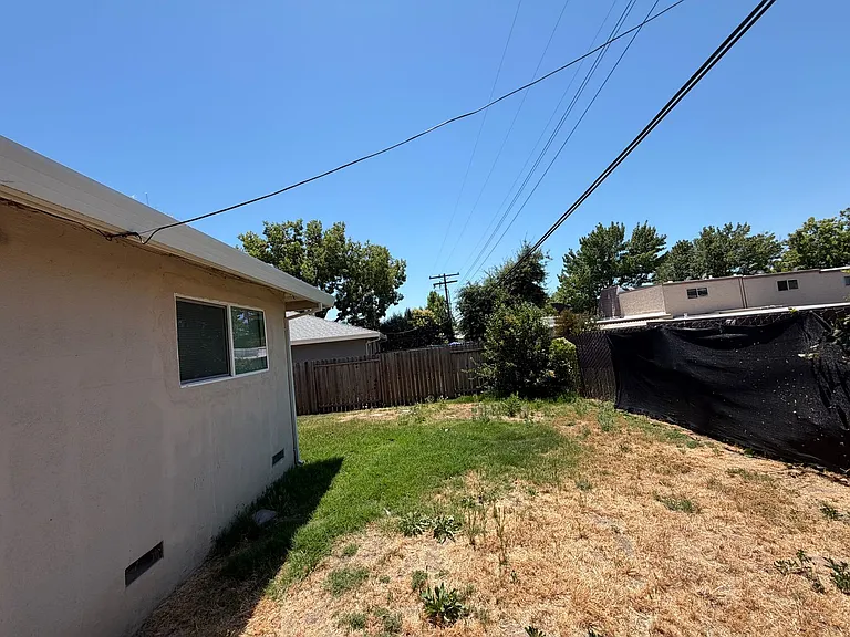 5725 Woodleigh Dr — Photo 37