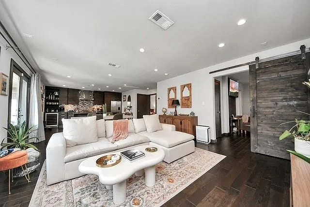 1410 Hyde Park Blvd #203 — Photo 23