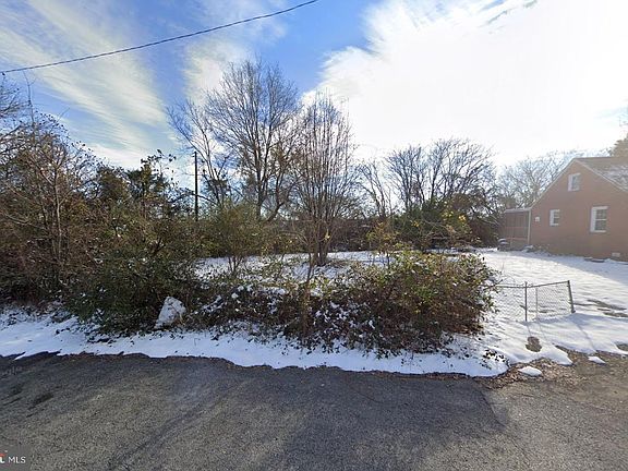 2nd image of 1512 Helen Ln