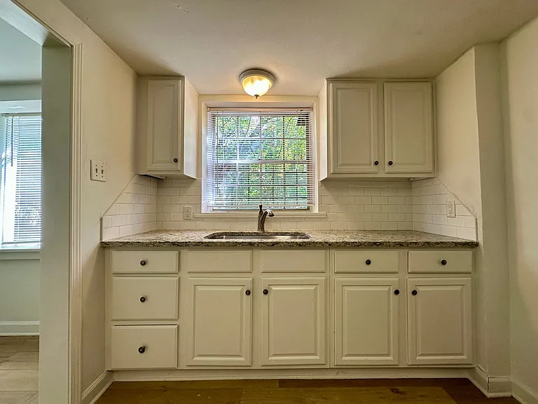 4507 Woodlawn — Photo 6