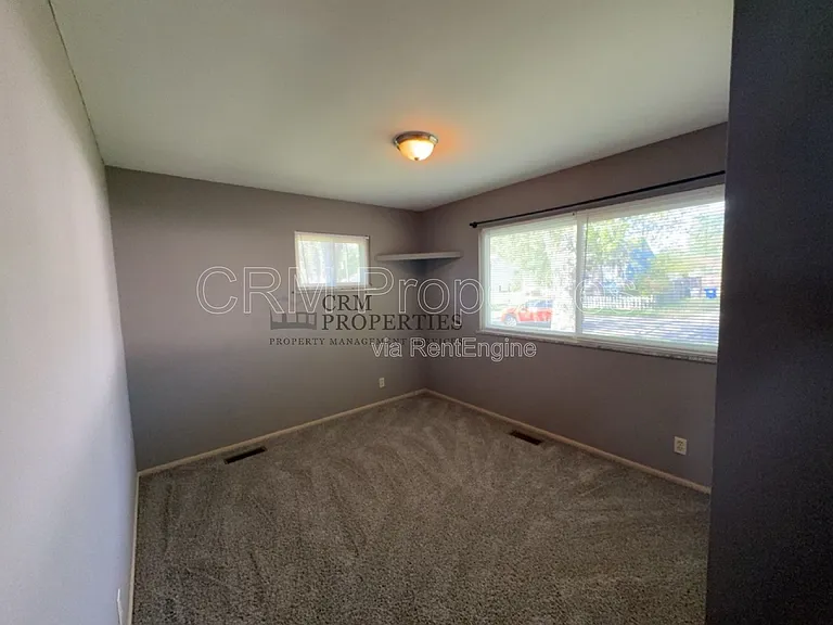 2400 Balmoral Blvd — Photo 9