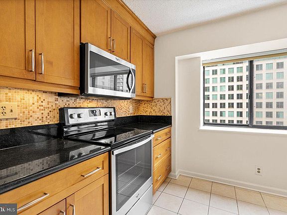 3rd image of 900 N Stafford St APT 918