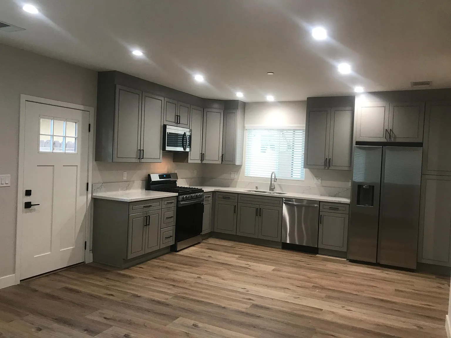 2 bed, 1000 sqft, $2,950 — Photo 3