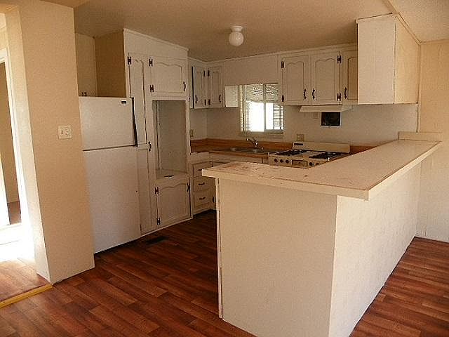 2nd image of 2038 Palm St Spc 033