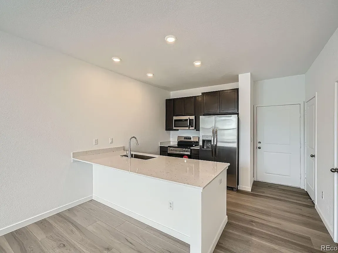 2 bed, 2.5 bath, 1266 sqft, $2,150 — Photo 3