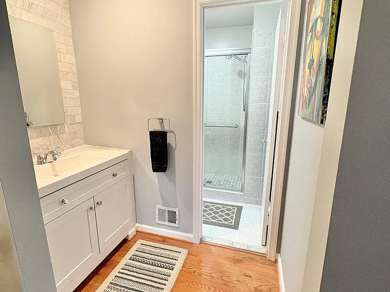 9710 Lakepointe Dr — Photo 33