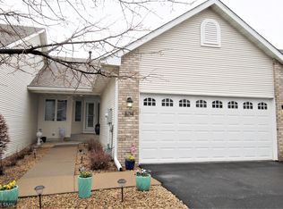 804 Eagan Oaks Ln, Eagan, MN 55123