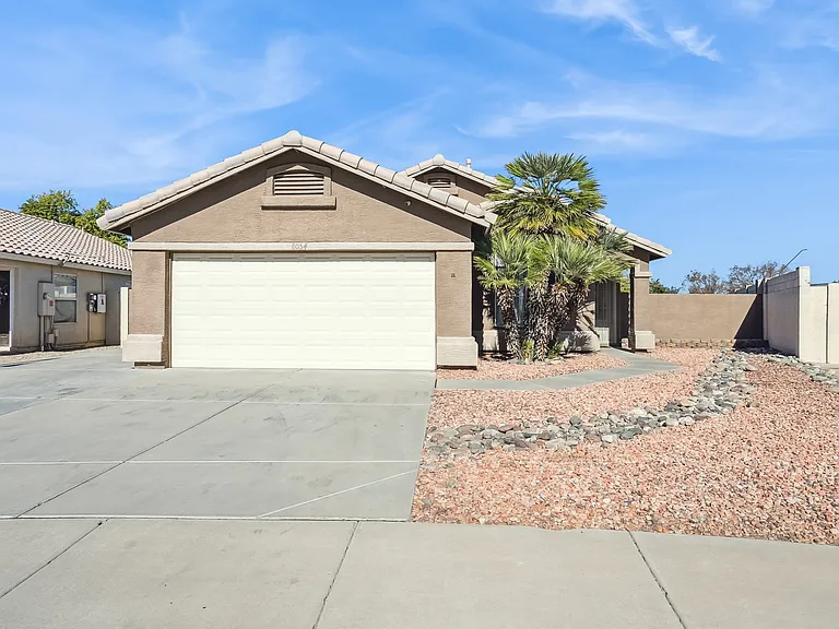 8054 W Palo Verde Dr — Photo 2