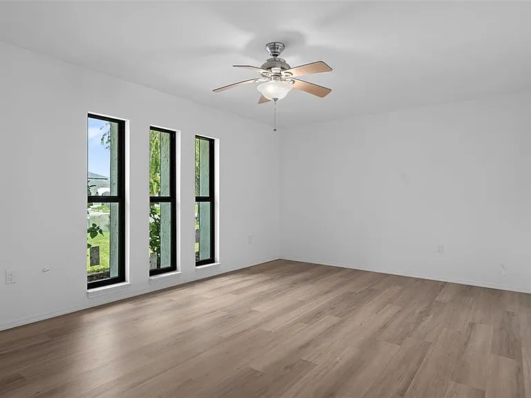 9910 Island Harbor Dr #A — Photo 36