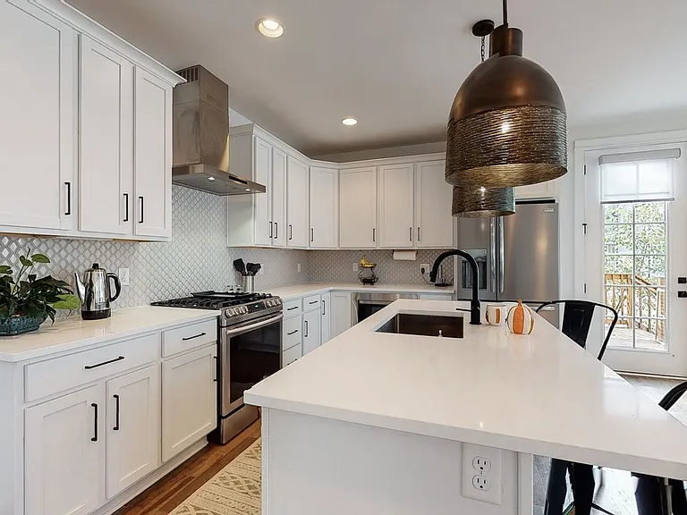 6119A Neighborly Ave — Photo 8