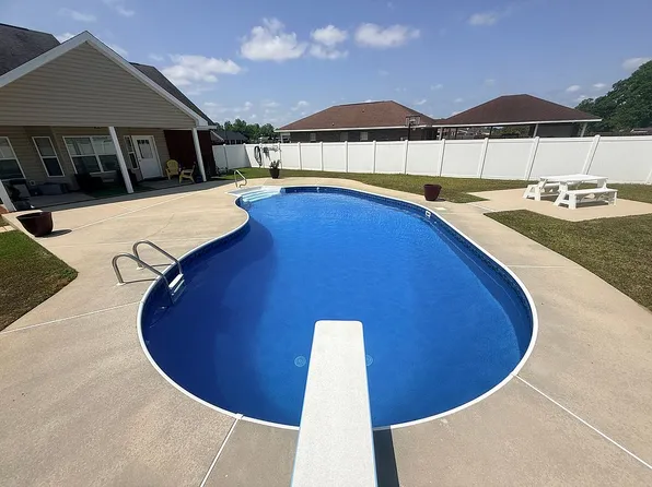 56 Edgar Rackard Ln, Atmore, AL 36502