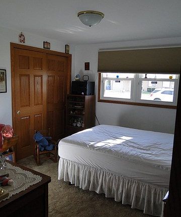 5th image of 1078 Yale Ave