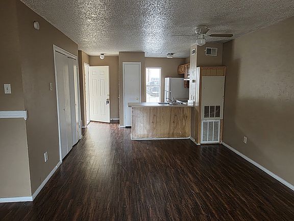 4th image of 130 Country Bend Dr