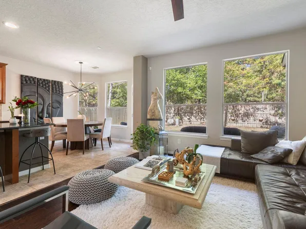 31 N Spinning Wheel Cir, The Woodlands, TX 77382