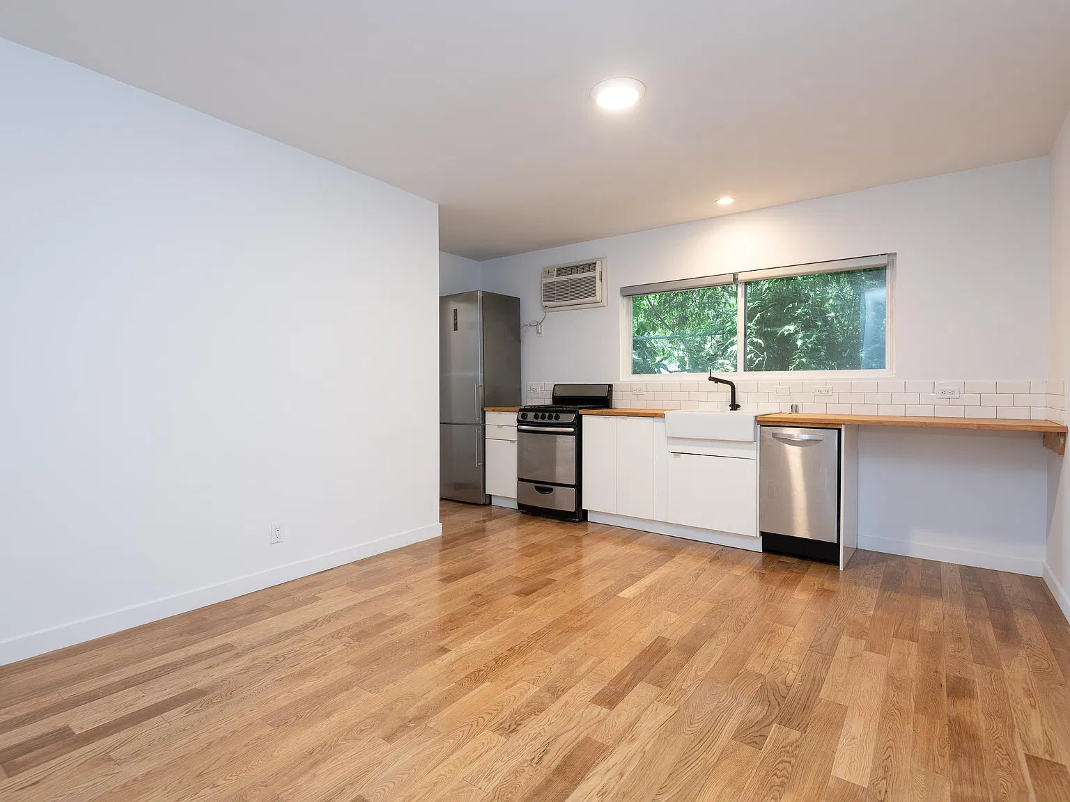 Studio, 600 sqft, $1,795 — Photo 1