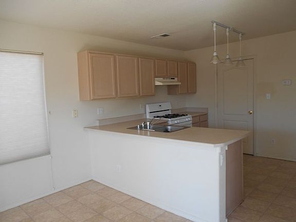 5th image of 8408 Vista Serena Ln SW
