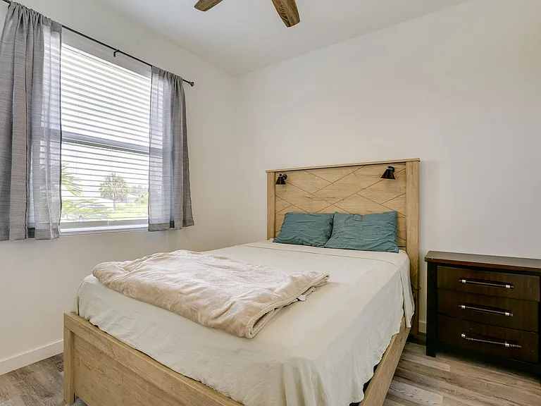 1143 Gilbert Ave S — Photo 7