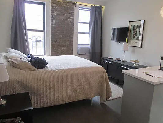 Rented by Array Property Group LLC  | media 16