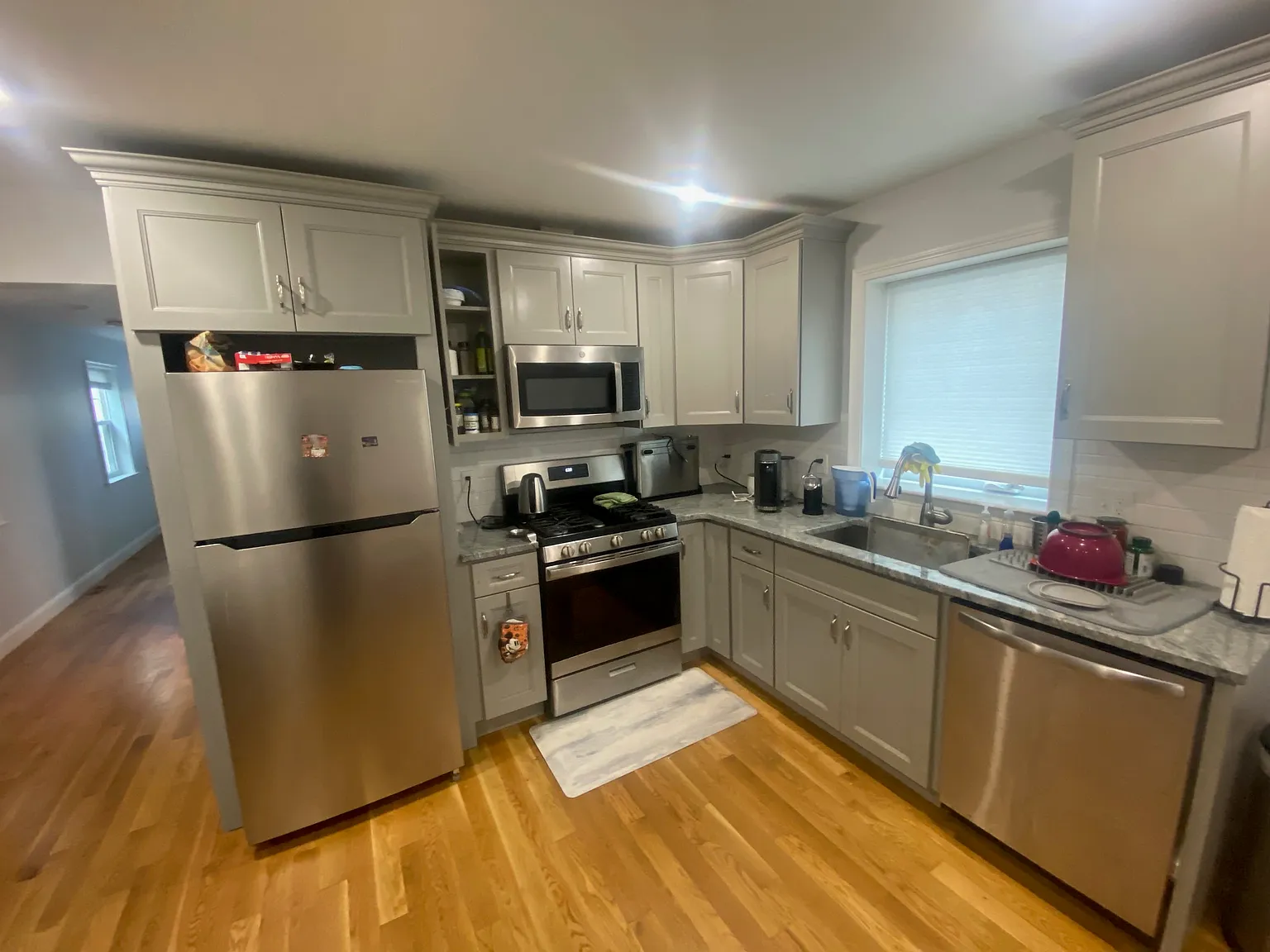 2 bed, 9999 sqft, $3,000 — Photo 1