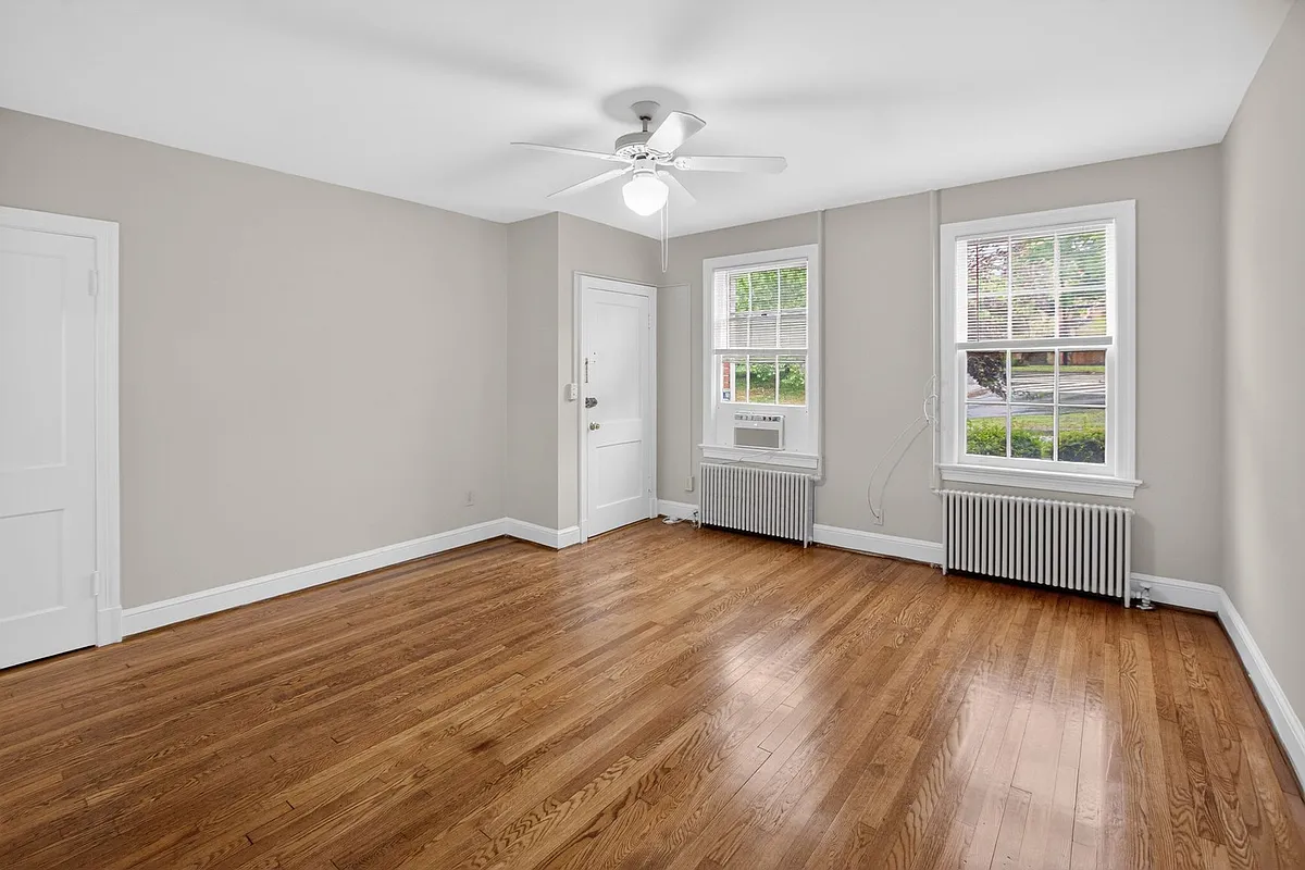 Building Photo - 4824 Reservoir Rd NW #1
