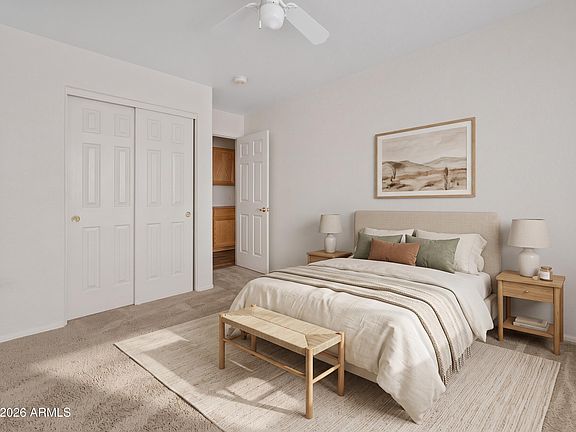 5th image of 1021 E LINDA Lane