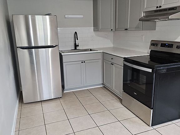 5th image of 3528 Heatherton Dr APT 2