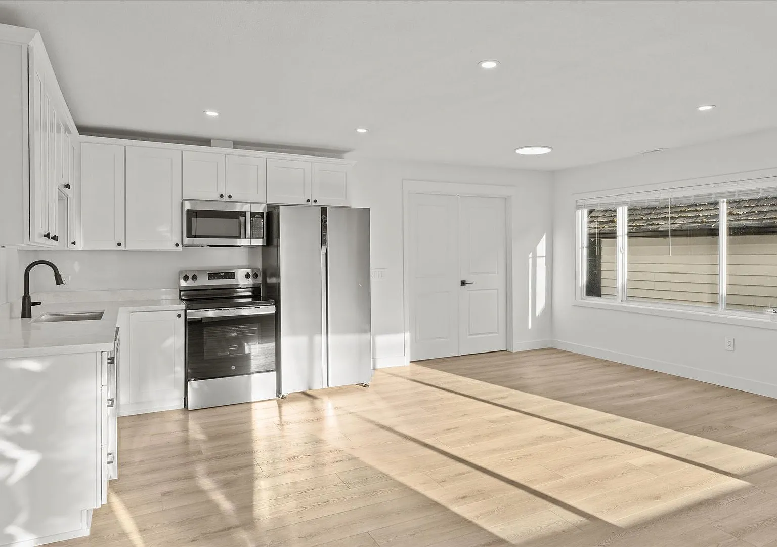 Newly Remodeled 2BR + Bonus Room 1.75BA Near JBLM — Photo 1